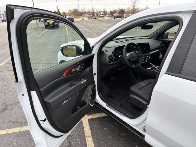 New 2026 Chevrolet Traverse RS image 9