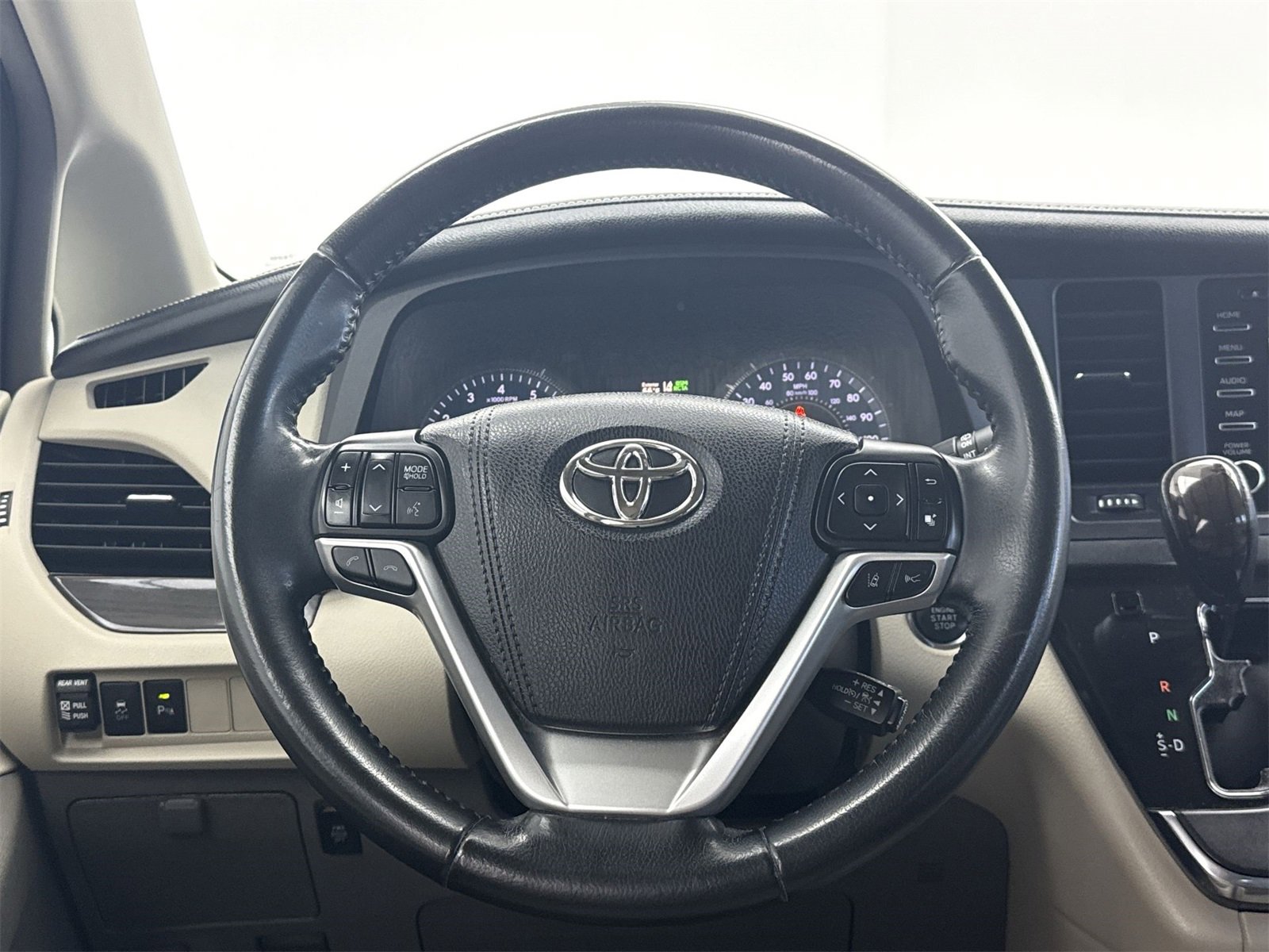 Used 2018 Toyota Sienna XLE w/ XLE Navigation Package image 18