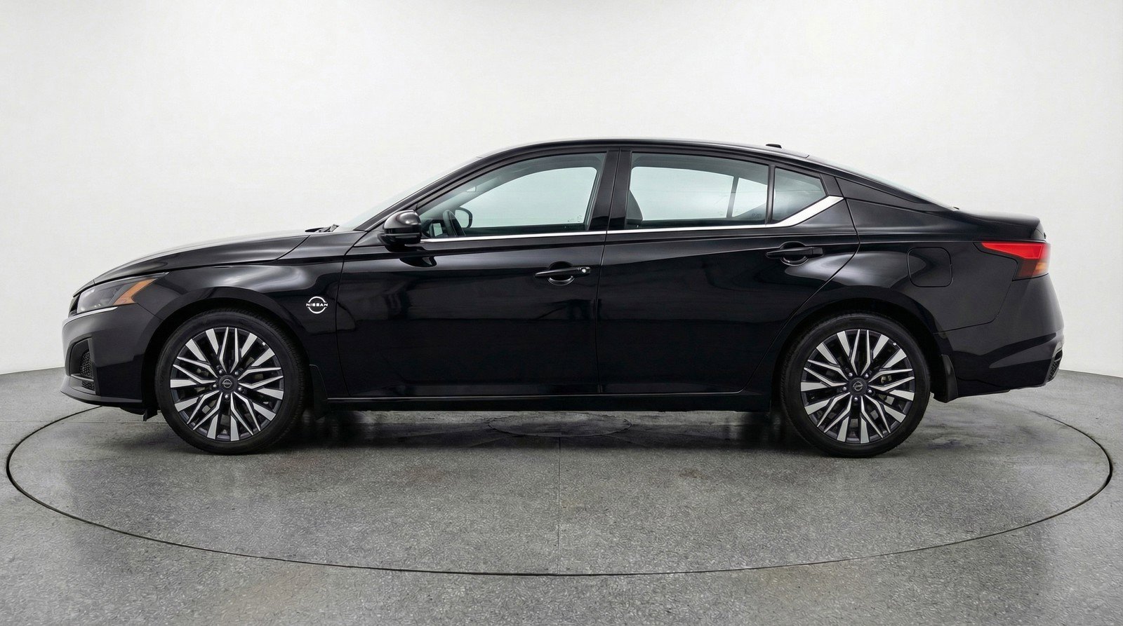 Used 2025 Nissan Altima 2.5 SV image 5