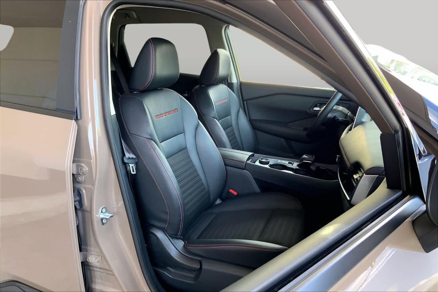 Used 2025 Nissan Rogue SV AWD/4WD image 9