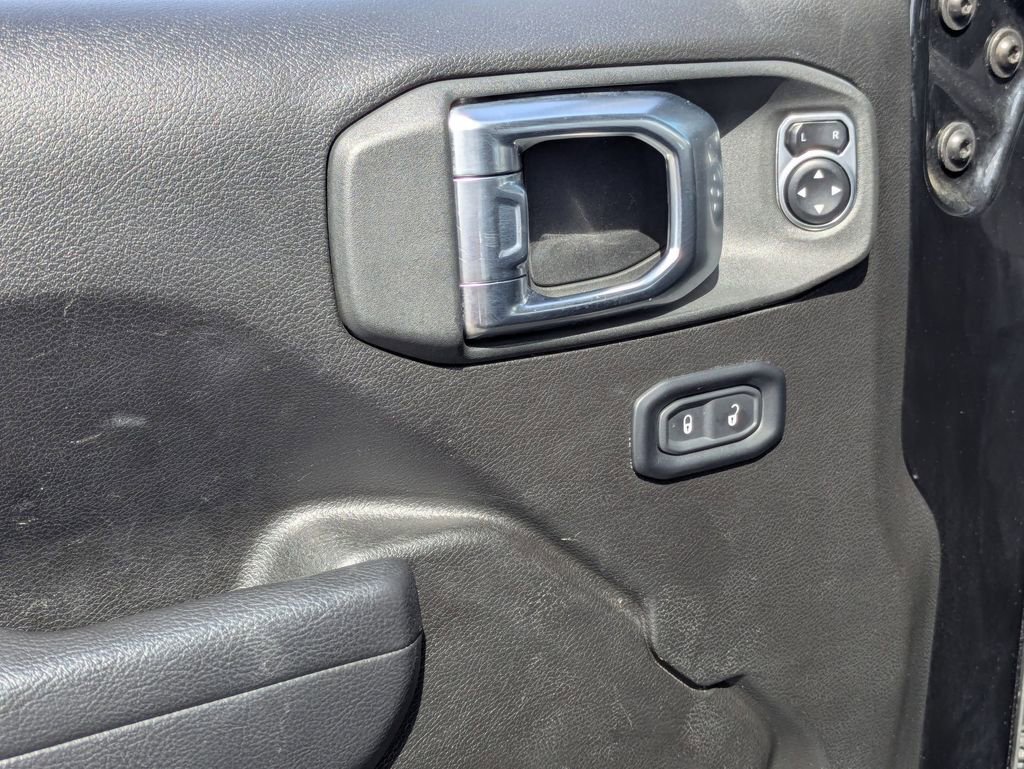 Used 2025 Jeep Wrangler Unlimited Rubicon w/ Convenience Group image 16