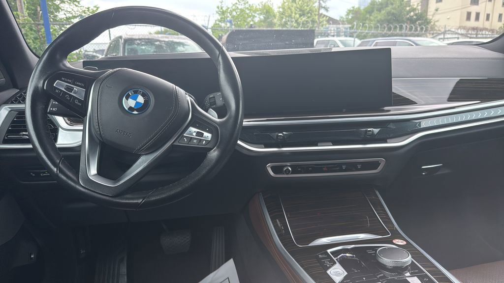 Used 2025 BMW X5 xDrive50e AWD/4WD image 10