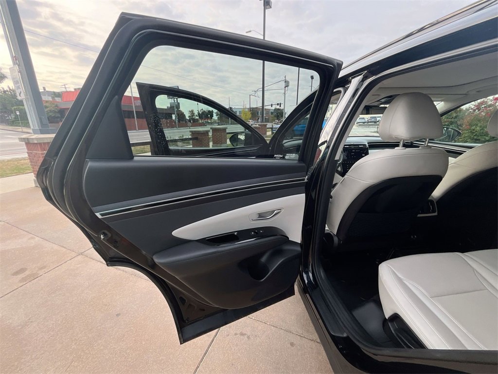 Used 2024 Hyundai Tucson Limited image 32