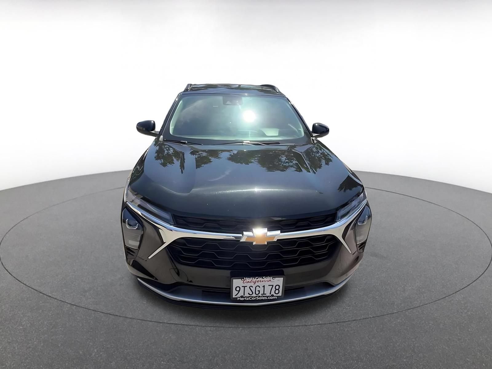 Used 2025 Chevrolet Trax LT FWD image 4