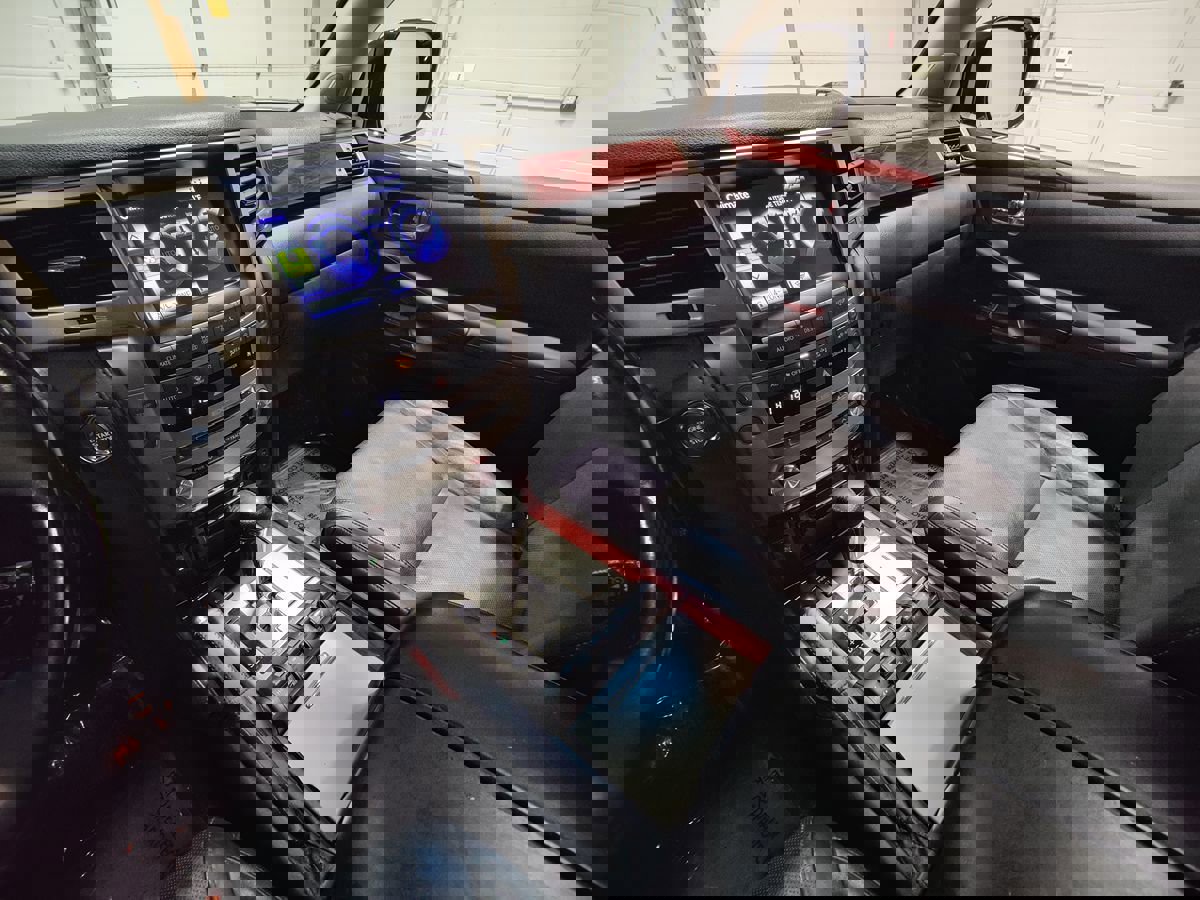 Used 2015 Lexus LX 570 4WD w/ Luxury Package image 37