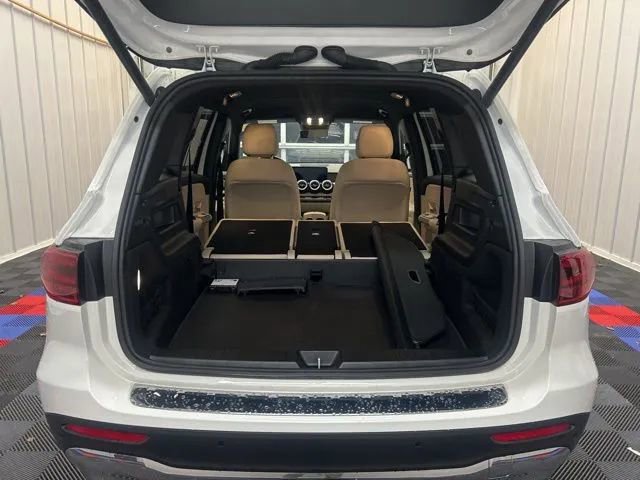 Used 2025 Mercedes-Benz GLB 250 4MATIC image 12
