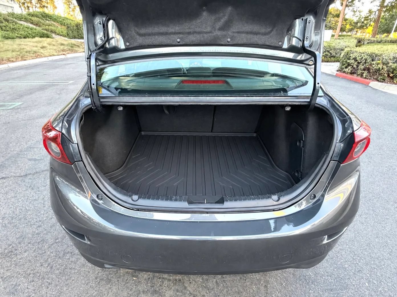 Used 2015 MAZDA MAZDA3 i Sport FWD image 14
