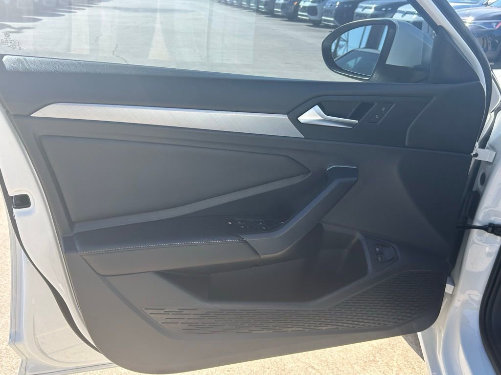 Used 2023 Volkswagen Jetta SE image 19