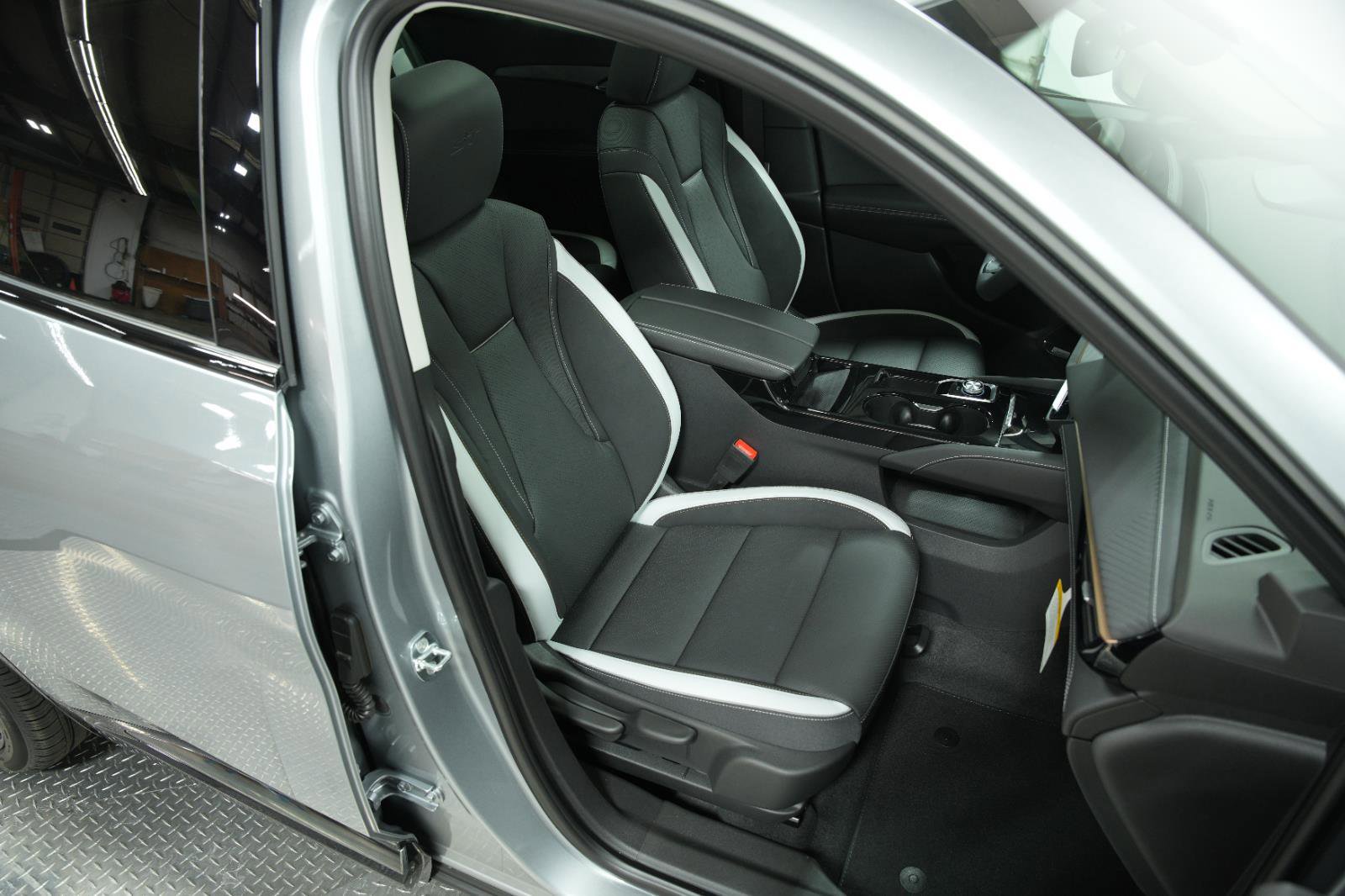 New 2025 Buick Envision Sport Touring image 18