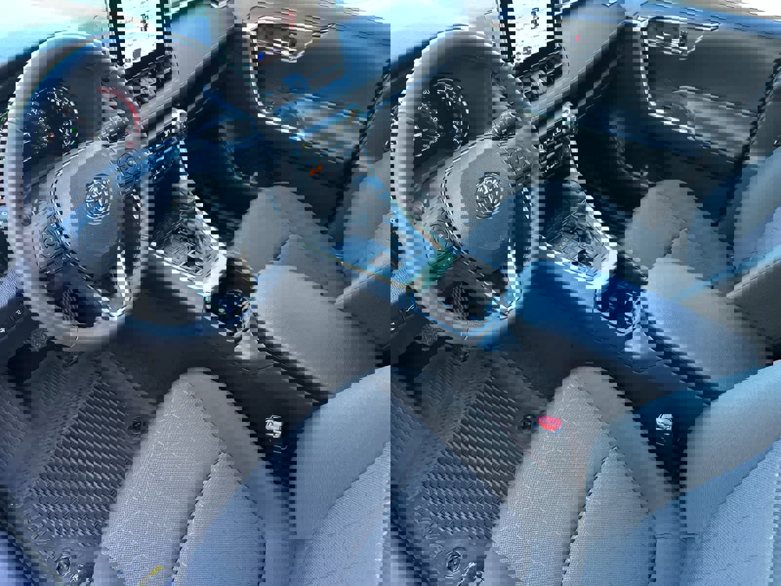 Used 2024 Toyota RAV4 XLE w/ Convenience Package image 11