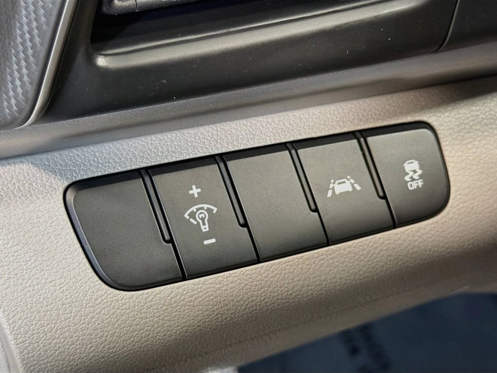 Used 2020 Hyundai Elantra SE FWD image 12