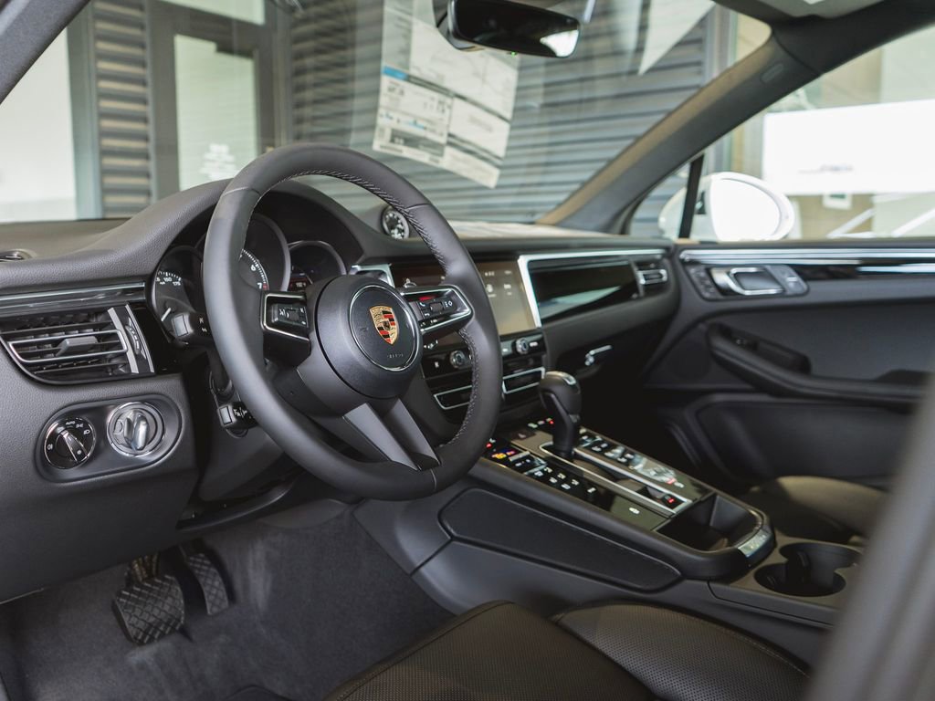 New 2025 Porsche Macan image 5