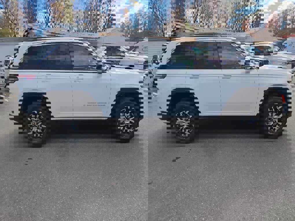 New 2025 Jeep Grand Cherokee Limited w/ MOPAR Finishing Package image 3