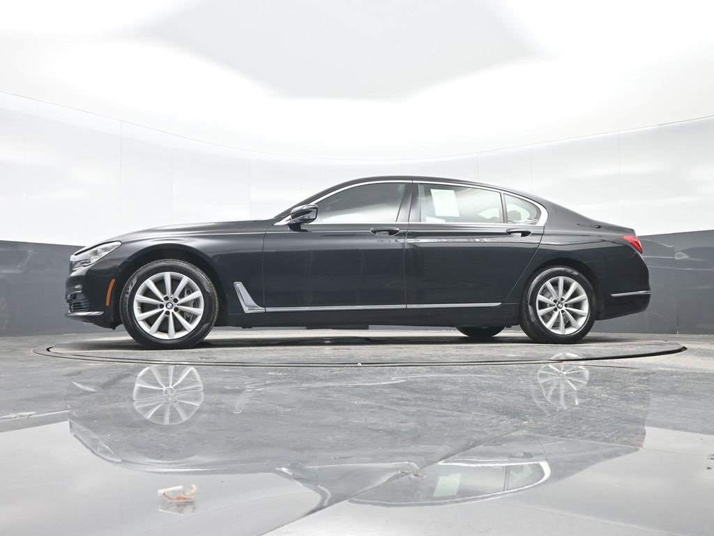 Used 2017 BMW 750i xDrive image 26