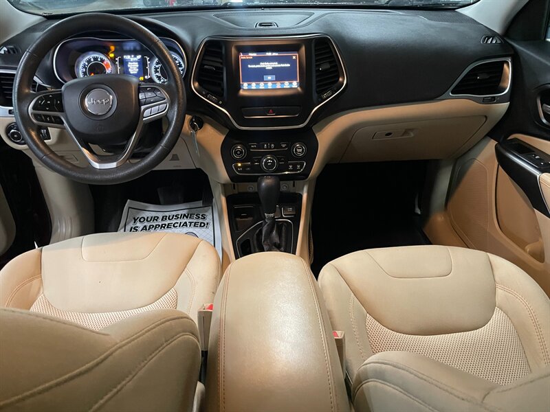 Used 2019 Jeep Cherokee Latitude w/ Popular Appearance Group FWD image 8