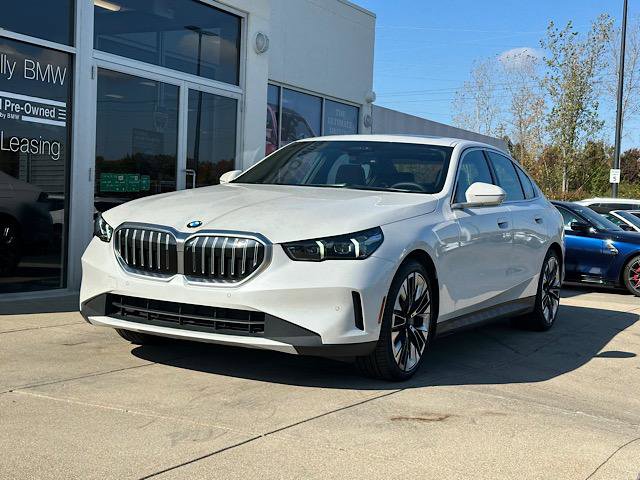 Certified 2024 BMW 540i xDrive w/ Premium Package image 3