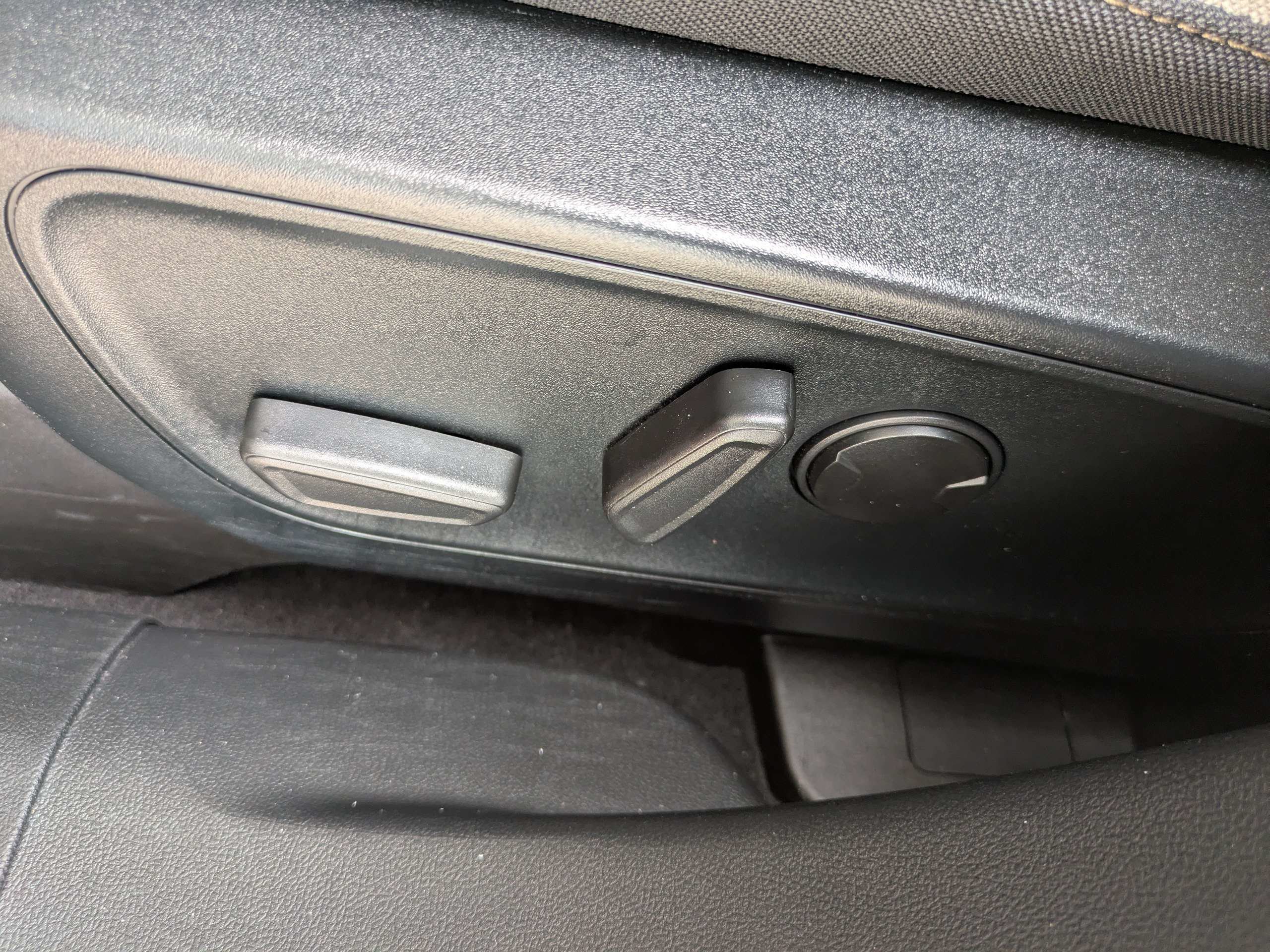 Used 2021 Ford Escape SE w/ SE Sport Appearance Package FWD image 21