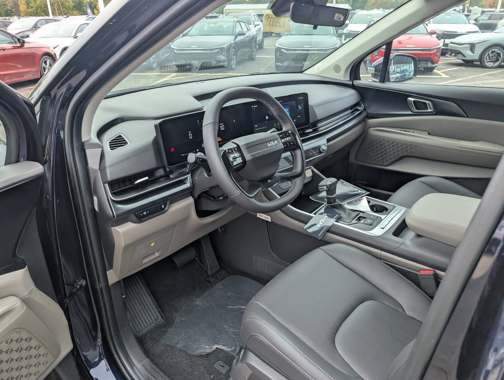New 2027 Kia Carnival FWD image 15