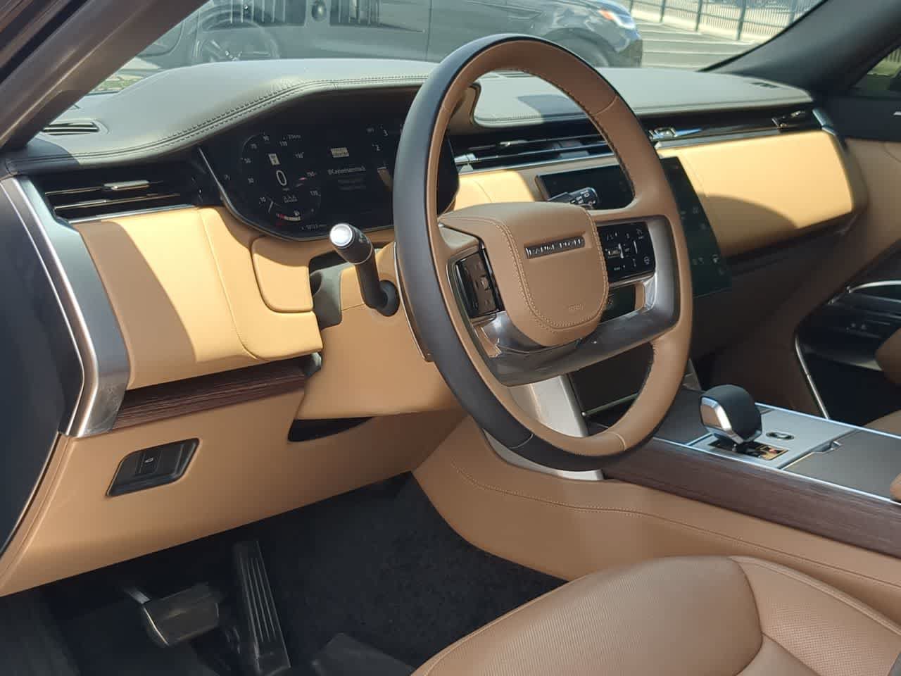 Certified 2025 Land Rover Range Rover SE AWD/4WD image 10