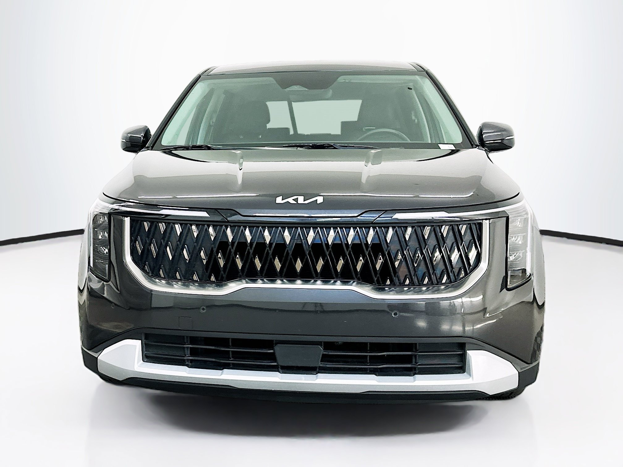 Used 2026 Kia Carnival FWD image 2