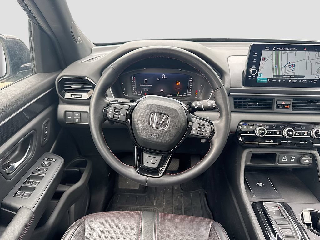 Used 2025 Honda Pilot Black Edition image 24