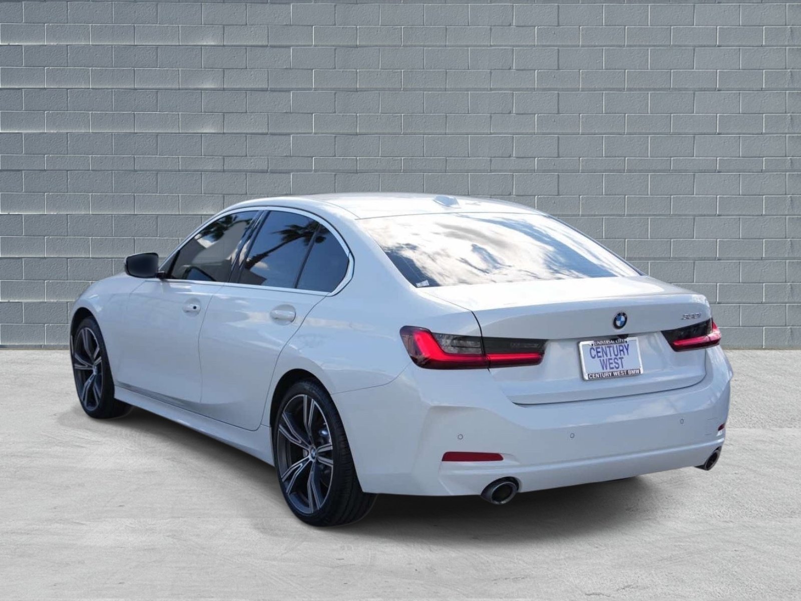 Used 2024 BMW 330i Sedan w/ Convenience Package RWD image 3