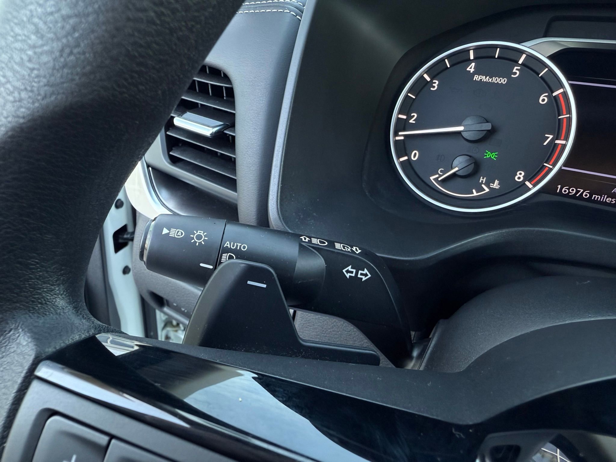 Used 2023 Nissan Rogue SV image 48