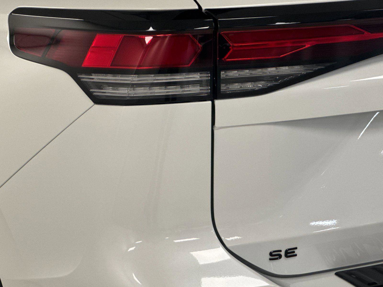 New 2026 Volkswagen Tiguan SE R-Line image 25