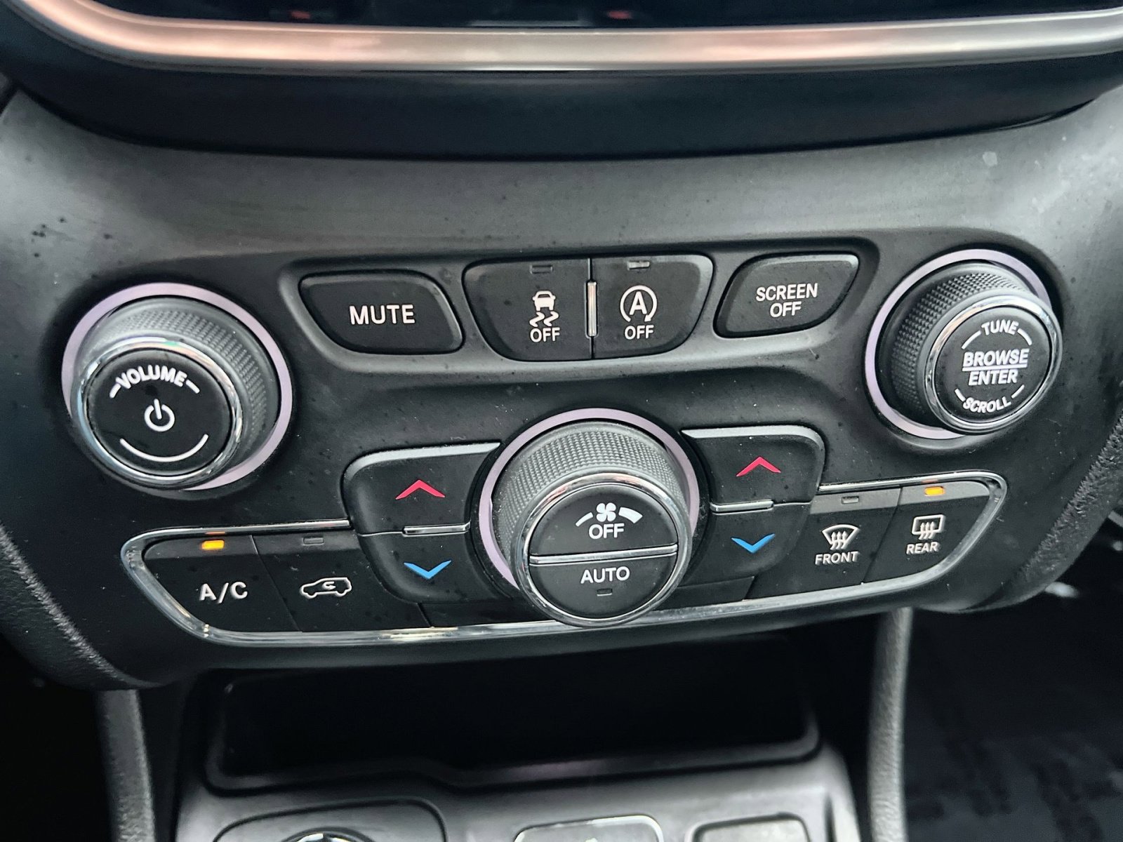 Used 2019 Jeep Cherokee Limited image 20