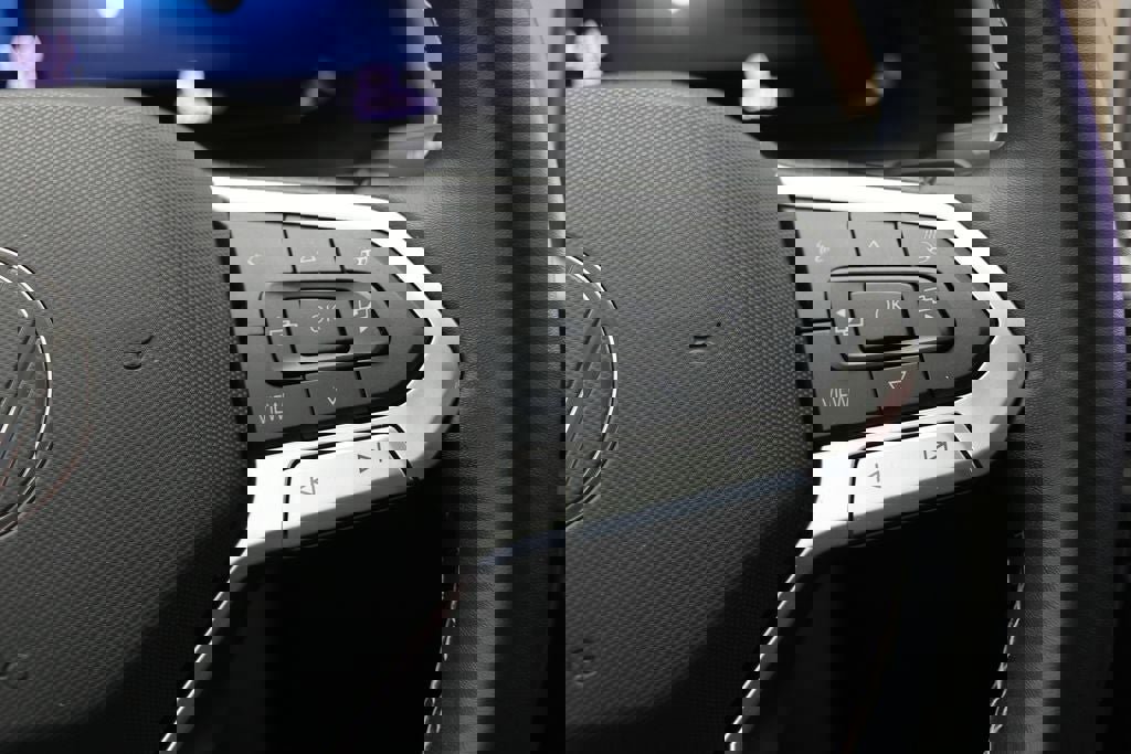 Used 2025 Volkswagen Atlas SE image 22