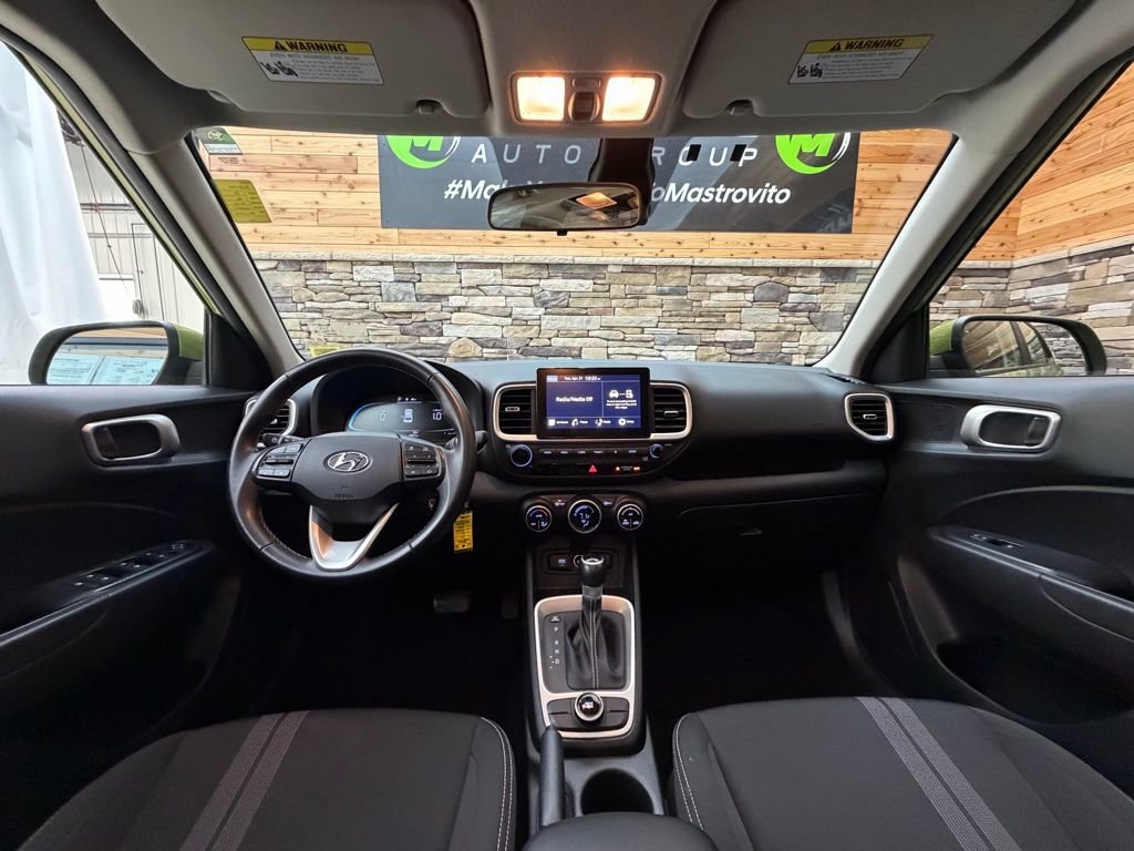 Used 2023 Hyundai Venue SEL FWD image 15