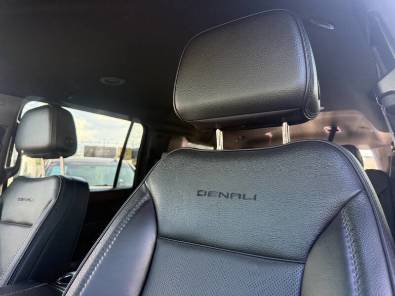 Used 2025 GMC Yukon XL Denali image 24