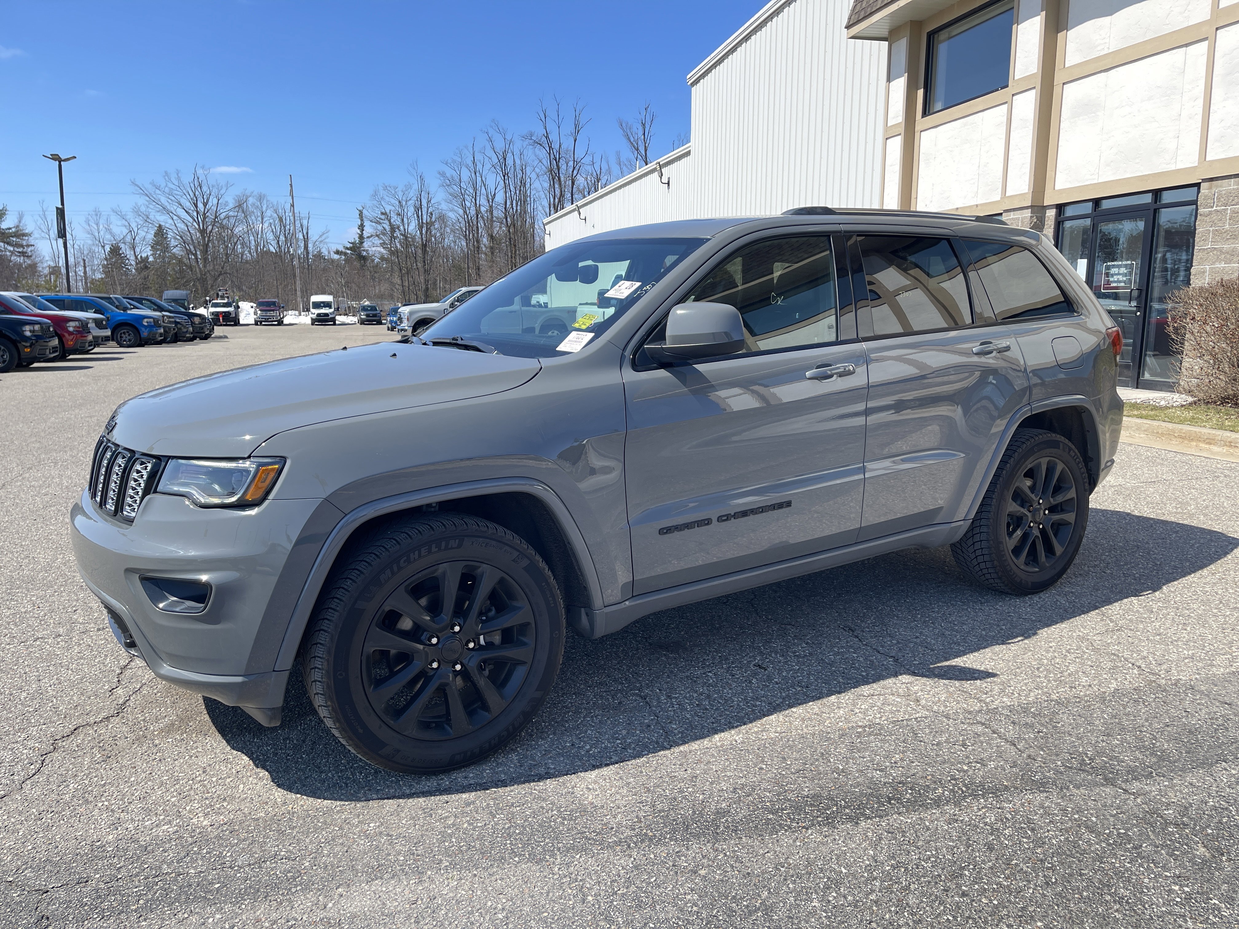 Used 2020 Jeep Grand Cherokee Altitude AWD/4WD image 8