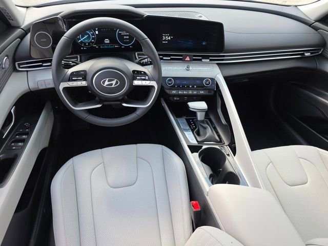 Certified 2025 Hyundai Elantra Limited image 3