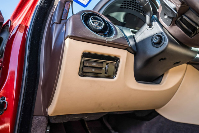 Used 2012 Jaguar XJ image 30