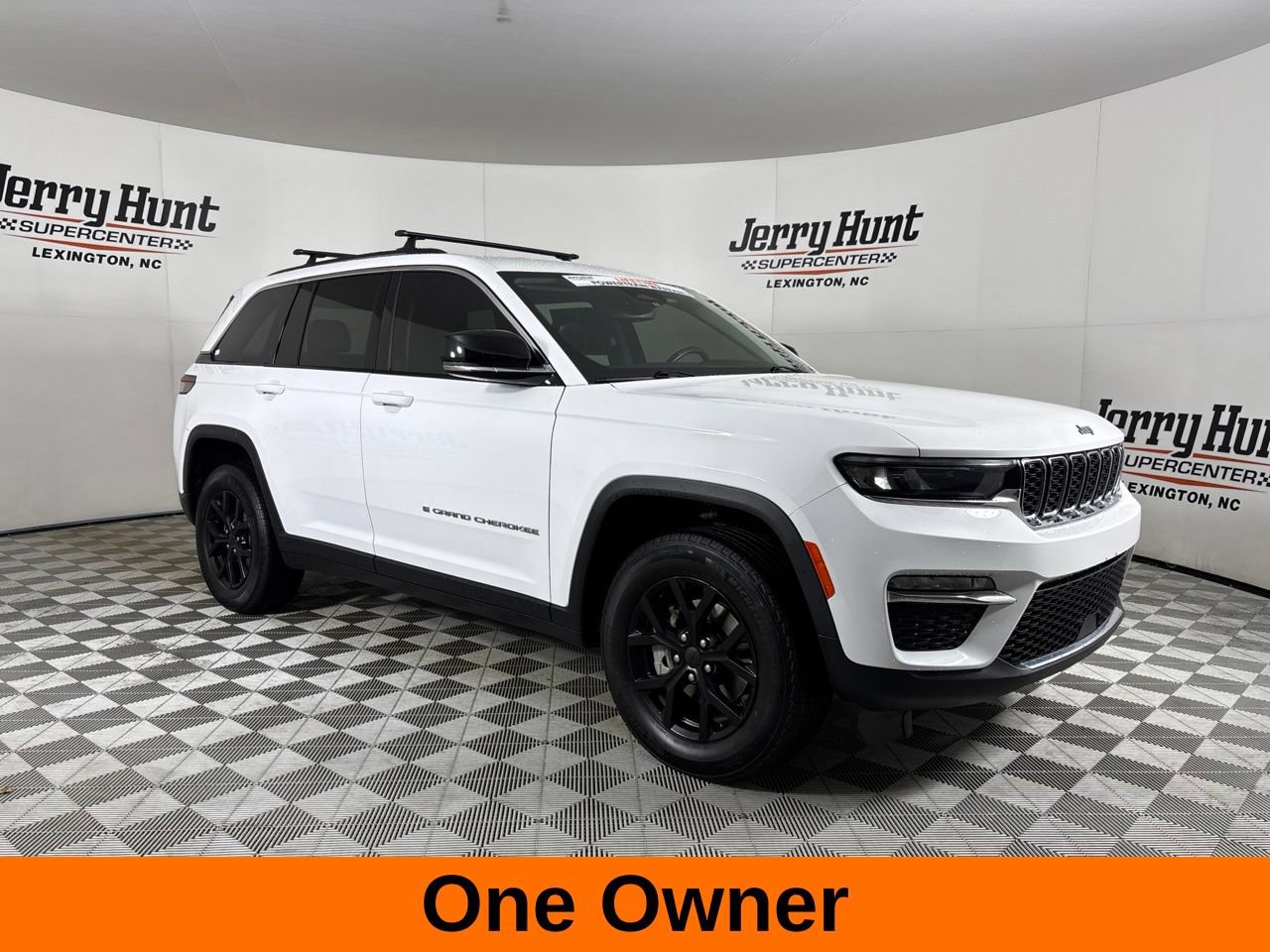 Used 2023 Jeep Grand Cherokee Limited AWD/4WD image 4
