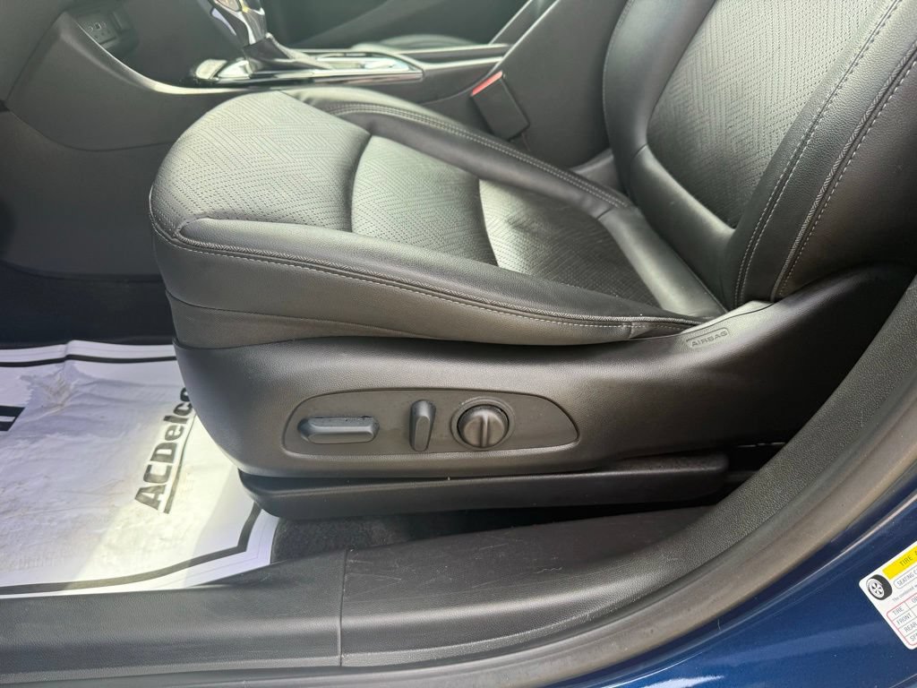 Used 2023 Buick Encore GX Essence FWD image 28