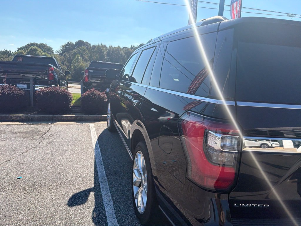 Used 2018 Ford Expedition Limited w/ Equipment Group 302A AWD/4WD image 15