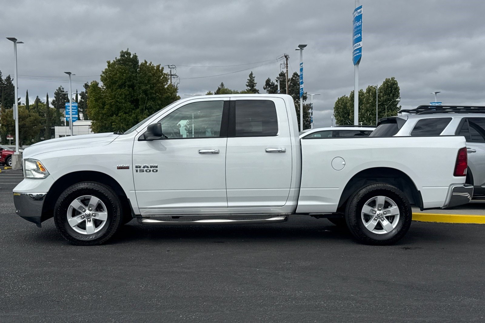 Used 2014 RAM 1500 Classic SLT AWD/4WD image 2