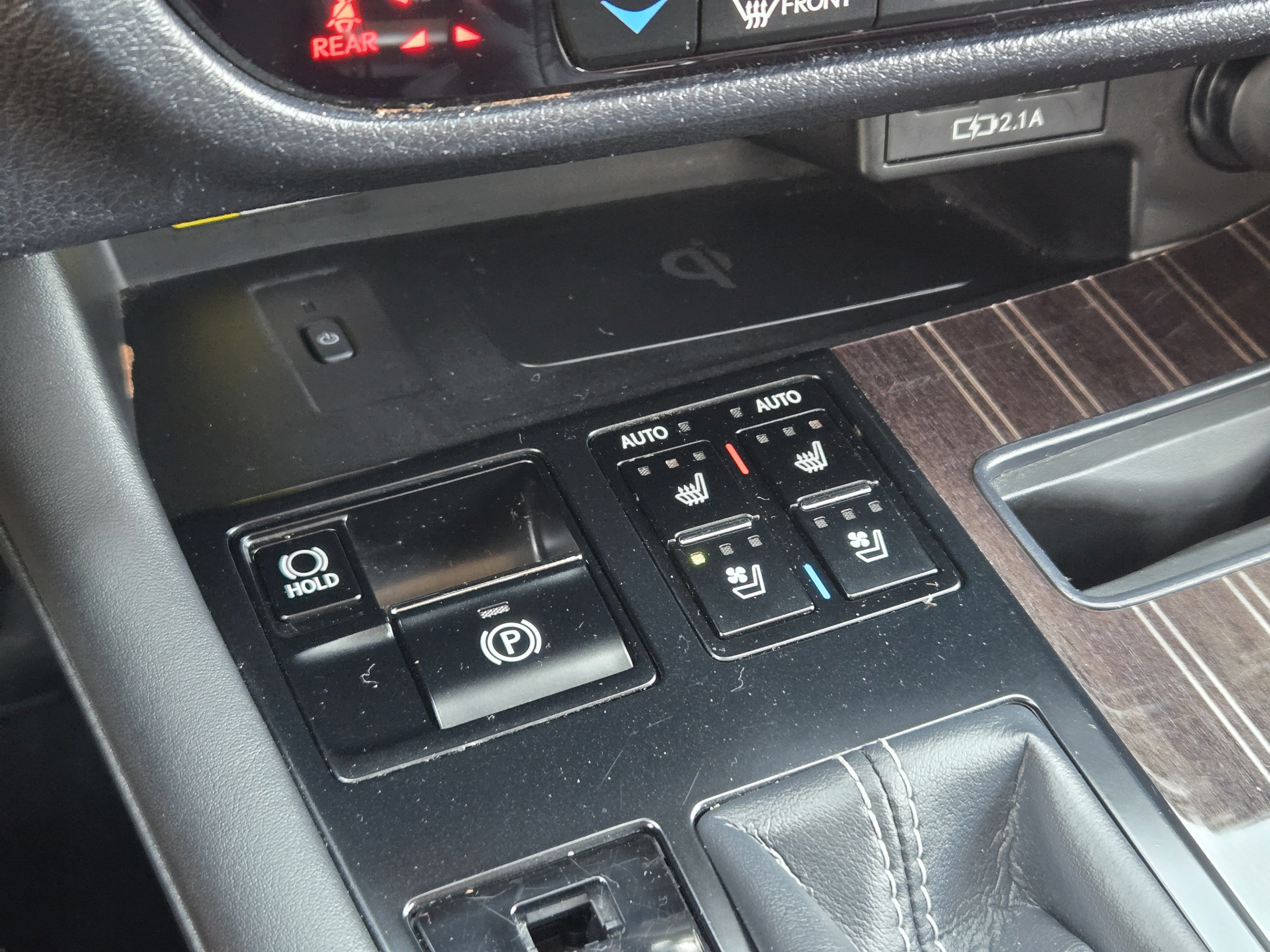 Used 2022 Lexus RX 450hL Luxury w/ Cold Area Package (CK) AWD/4WD image 17