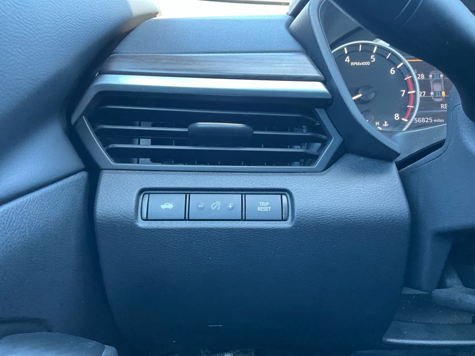 Used 2024 Nissan Altima 2.5 SV FWD image 16
