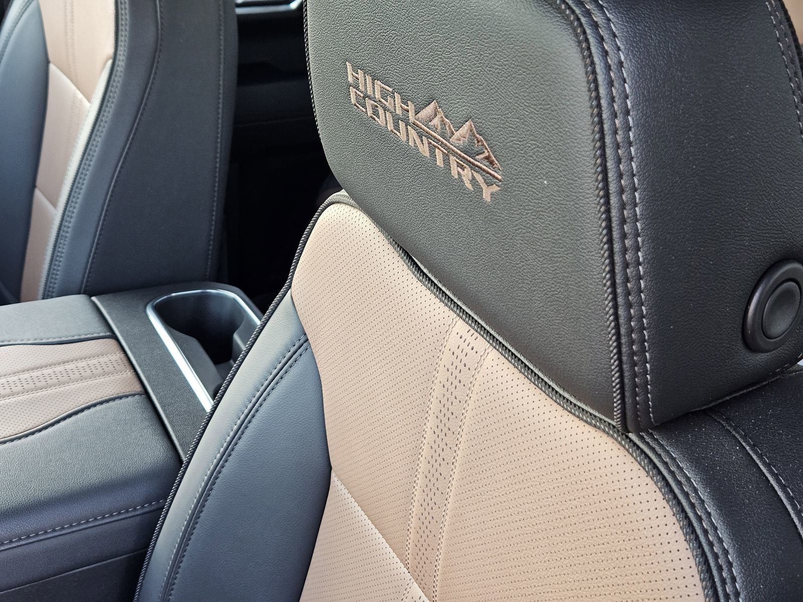 Certified 2024 Chevrolet Silverado 1500 High Country image 31