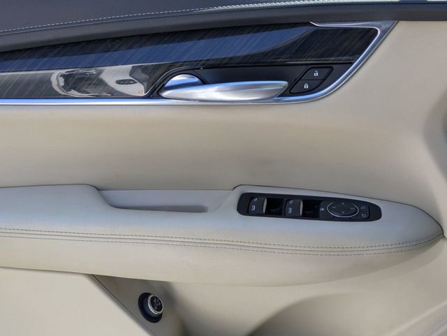 Used 2019 Cadillac XT5 AWD image 12