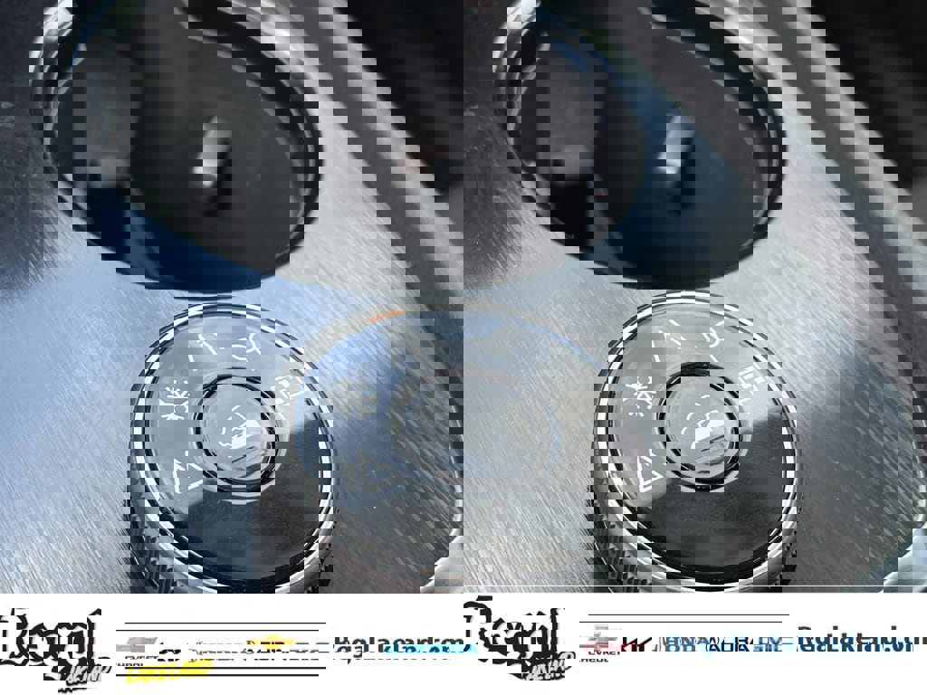 Used 2025 Nissan Rogue SV image 29