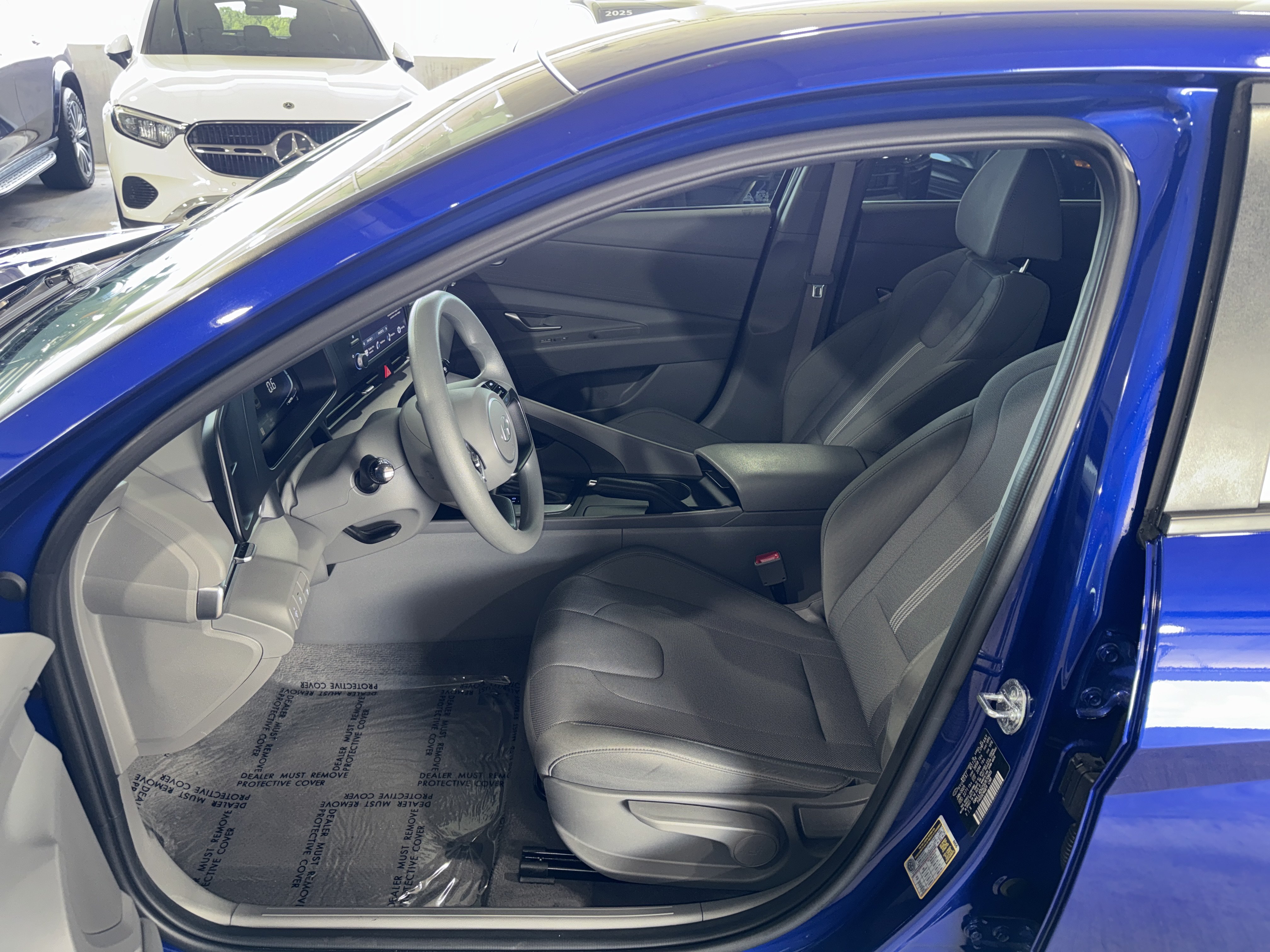 Used 2025 Hyundai Elantra SE FWD image 18