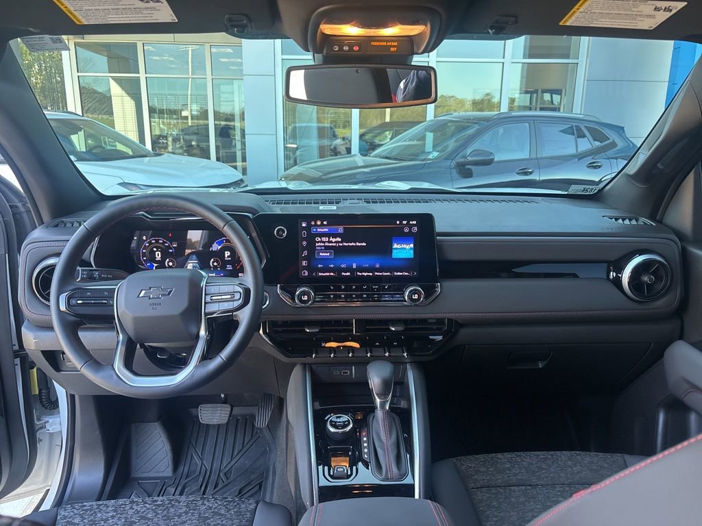 Used 2025 Chevrolet Colorado Z71 w/ Technology Package image 48