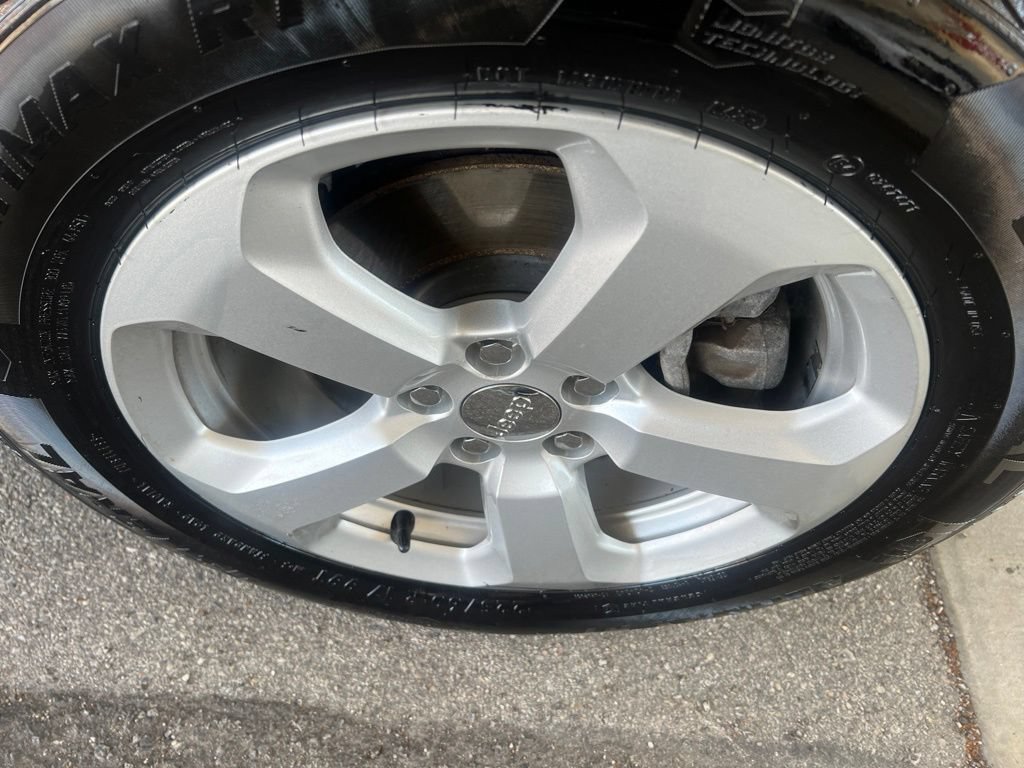 Used 2018 Jeep Compass Latitude w/ Cold Weather Group AWD/4WD image 41
