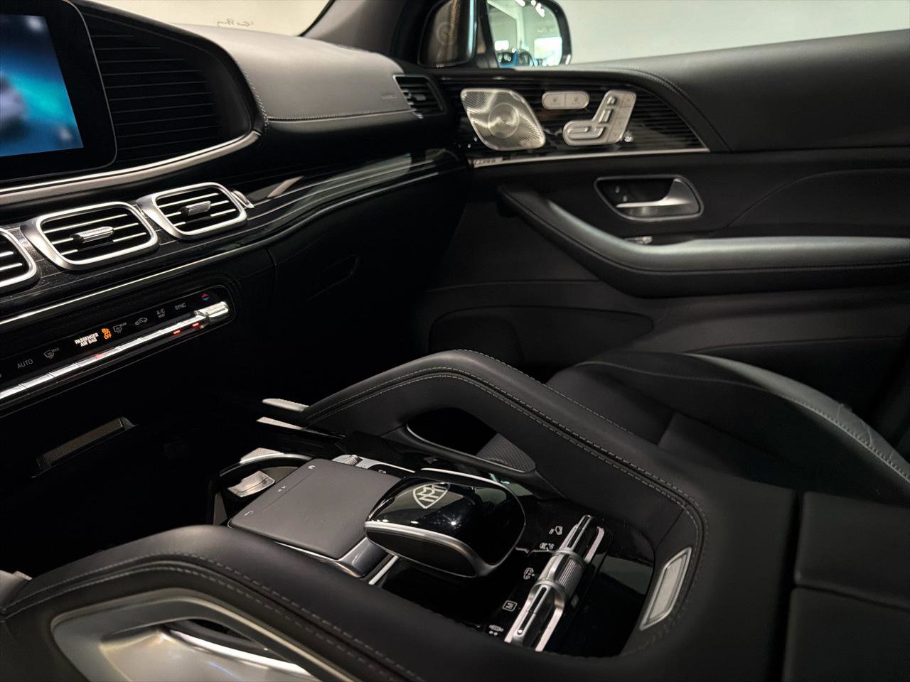 Used 2023 Mercedes-Benz Maybach GLS 600 4MATIC image 19