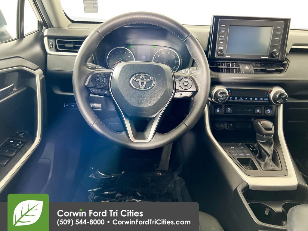 Used 2020 Toyota RAV4 XLE w/ XLE Grade Weather Package AWD/4WD image 25