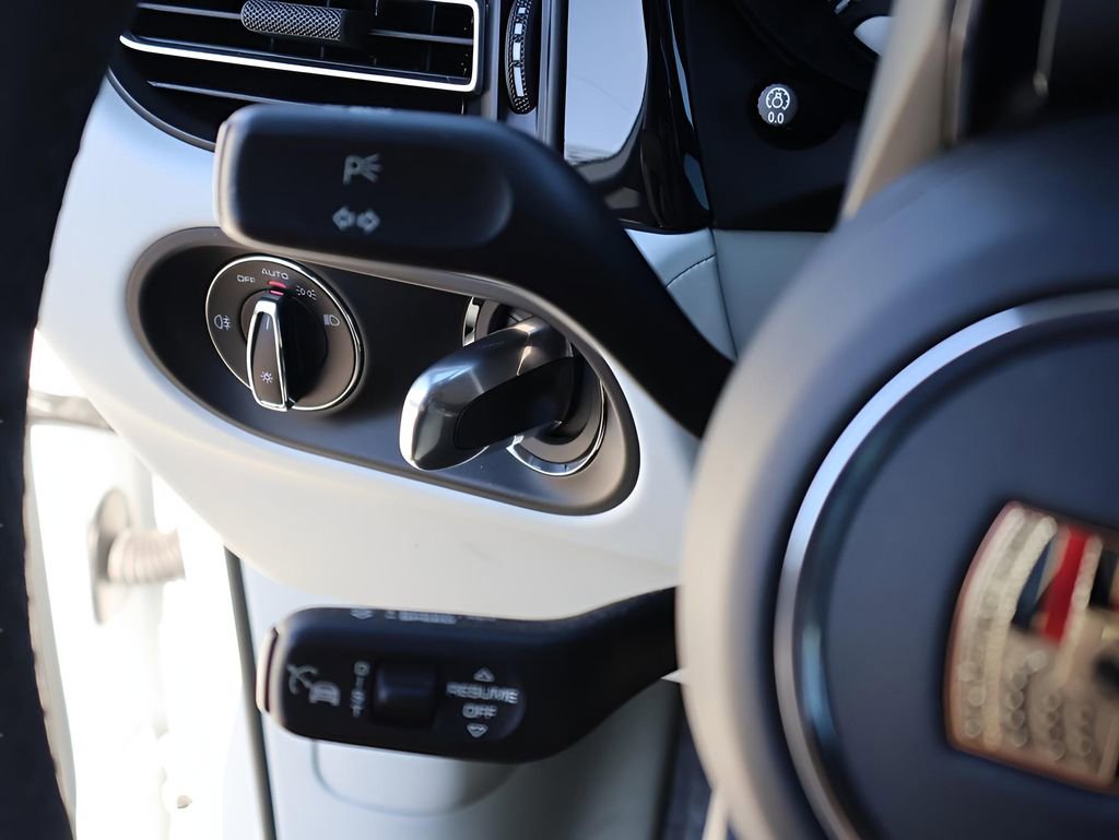 Certified 2024 Porsche Macan image 31